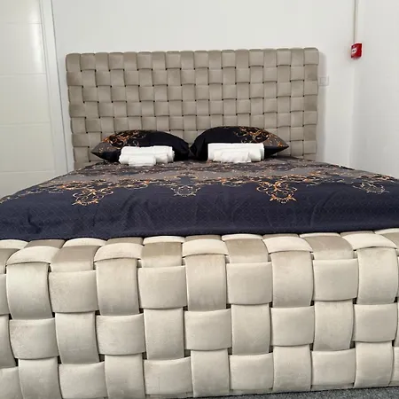 9 Curte Parcare Privata Centru Apartment Craiova